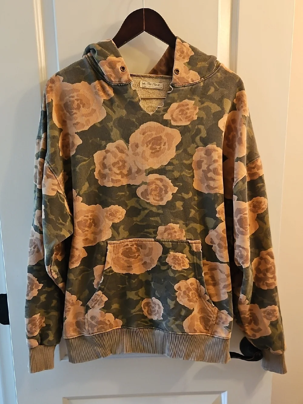 Free People We The Free “It’s A Vibe” Hoodie, M, Camoflauge, Floral, Oversized - Picture 3 of 10